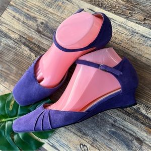 COLDWATER CREEK 9 CLOSED TOE DORSAY PERIWINKLE PURPLE BLUE SUEDED RUCHED WEDGE
